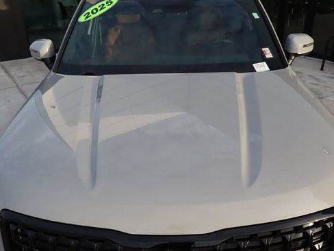 Used 2025 Kia Telluride AWD image 10