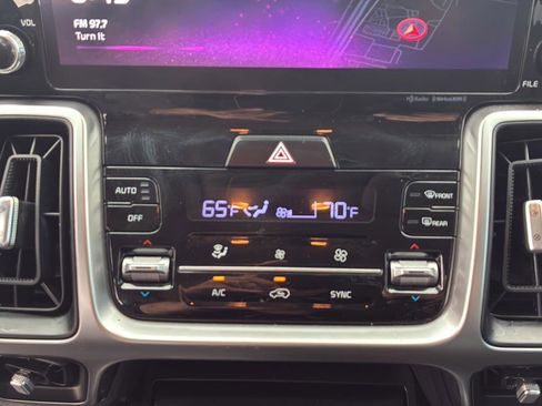 Used 2023 Kia Sorento S image 22