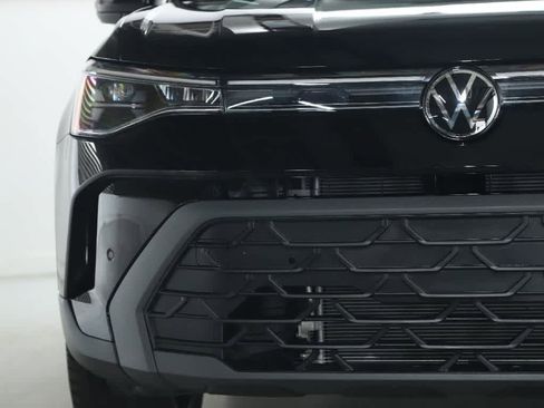 Certified 2025 Volkswagen Taos SE AWD/4WD image 6