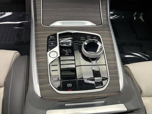 Used 2024 BMW X7 xDrive40i w/ Executive Package image 23