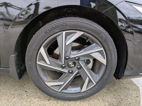 Used 2025 Hyundai Elantra SEL image 10