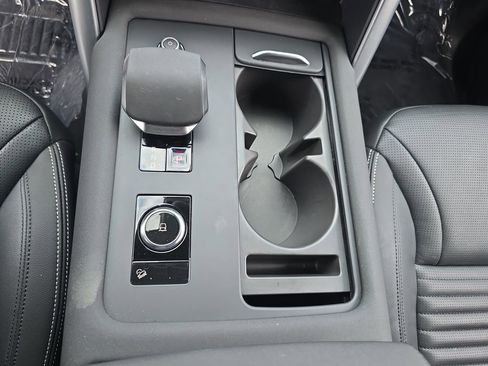 Certified 2025 Land Rover Discovery S AWD/4WD image 27