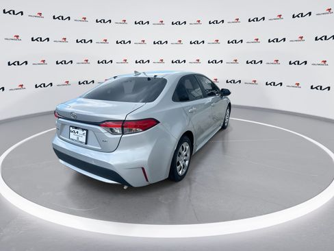 Used 2021 Toyota Corolla LE FWD image 8