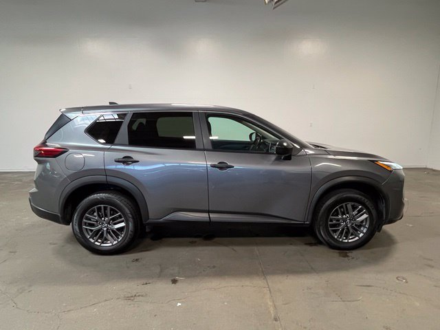Used 2024 Nissan Rogue S AWD/4WD image 2