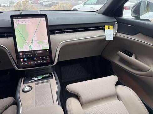 New 2025 Volvo EX90 Ultra w/ Protection Package Premier image 17