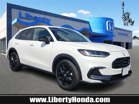 Used 2025 Honda HR-V Sport image 1