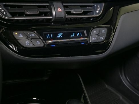 Used 2022 Toyota C-HR XLE image 29