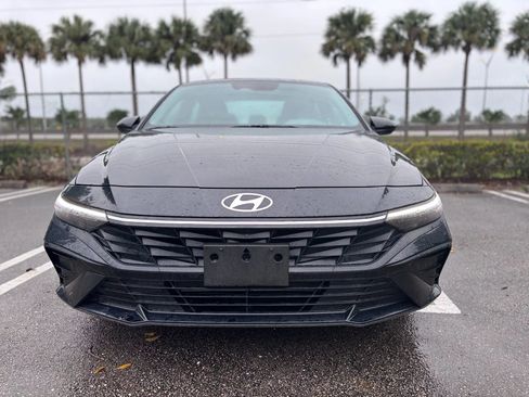 Used 2024 Hyundai Elantra SEL FWD image 2