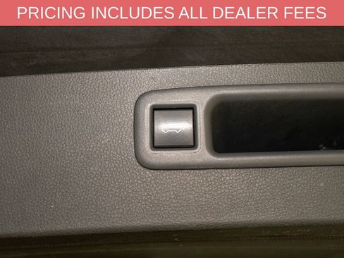 Used 2023 Toyota Highlander XLE FWD image 6