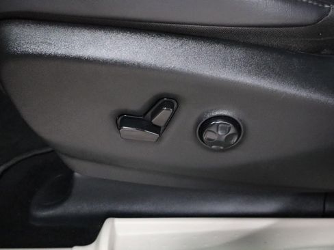 Used 2023 Chrysler Pacifica Touring-L FWD image 11