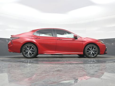 Used 2023 Toyota Camry SE image 32