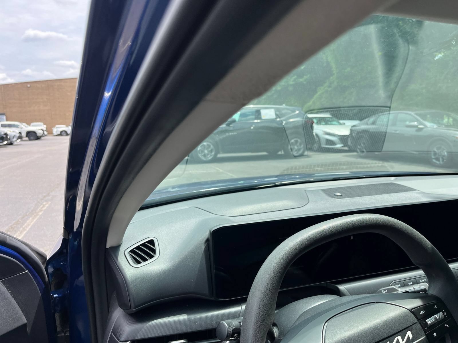 Used 2025 Kia K4 FWD image 36