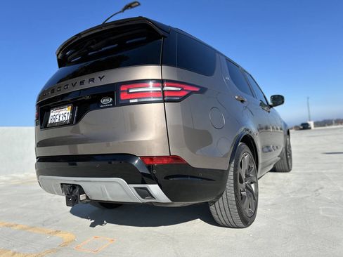 Used 2017 Land Rover Discovery HSE image 4