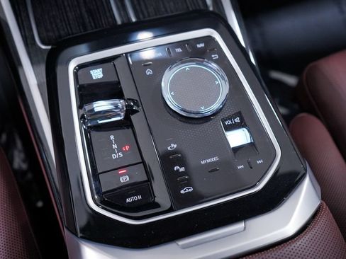 Used 2026 BMW 740i w/ Executive Package RWD image 12