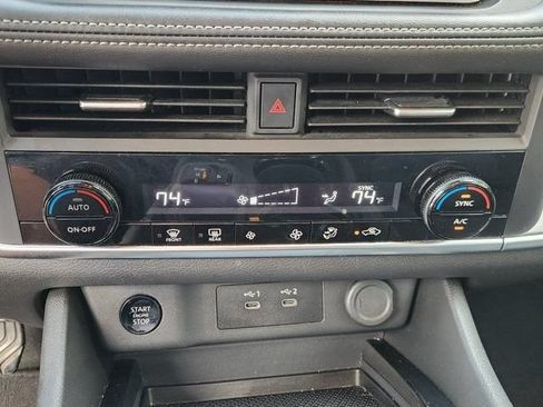 Used 2024 Nissan Rogue SV AWD/4WD image 17
