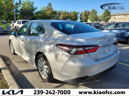 Used 2022 Toyota Camry LE image 4
