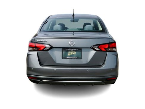 Used 2020 Nissan Versa S FWD image 5