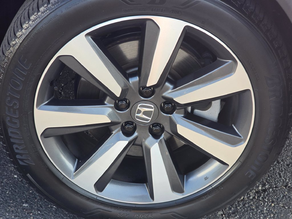 Certified 2025 Honda Pilot Touring image 10