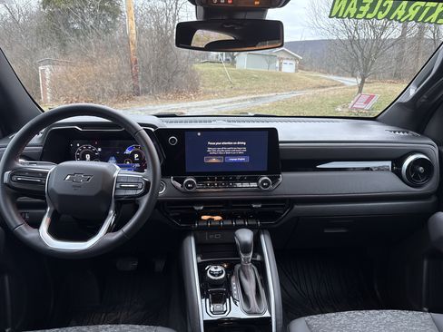 Used 2025 Chevrolet Colorado Z71 w/ Midnight Edition image 13