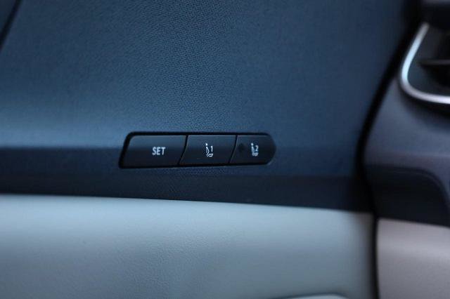 Used 2025 Kia Carnival EX FWD image 21