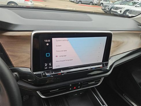 Used 2025 Volkswagen Atlas SE image 21