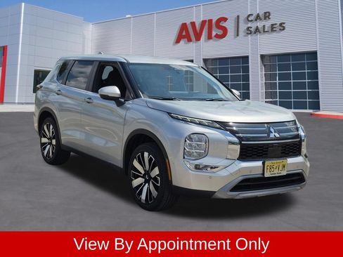 Used 2025 Mitsubishi Outlander SE AWD/4WD image 3