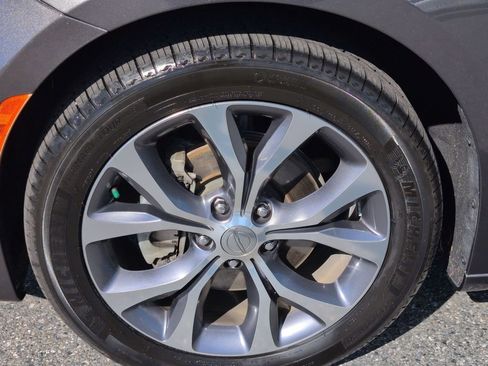 Certified 2018 Chrysler Pacifica Limited w/ Tire & Wheel Group image 9