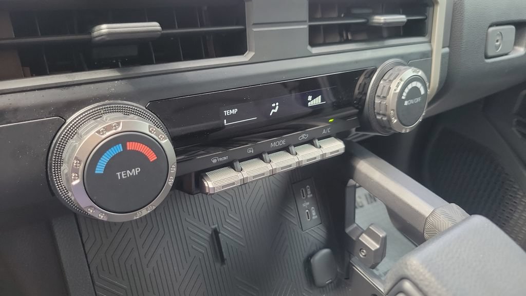 Used 2024 Toyota Tacoma SR5 RWD image 18