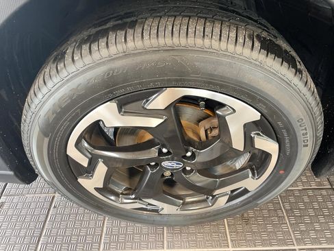 Used 2023 Subaru Crosstrek 2.5i Limited w/ Moonroof Package image 3