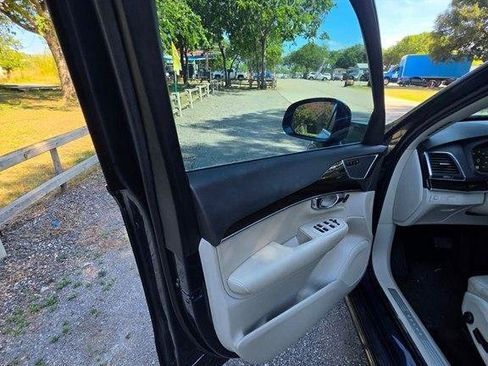 Used 2019 Volvo XC90 T6 Momentum AWD/4WD image 3