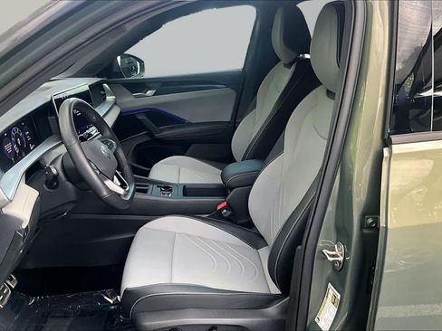 Certified 2025 Volkswagen Tiguan SE R-Line AWD/4WD image 9