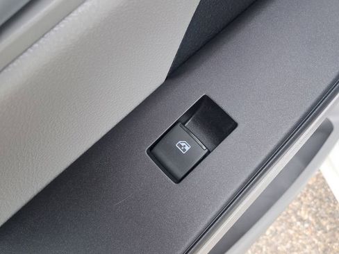 Used 2015 Toyota Camry LE FWD image 14