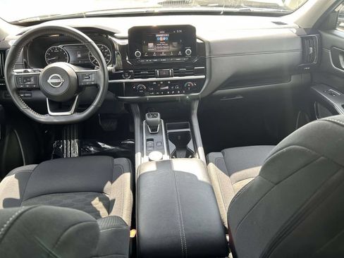 Used 2025 Nissan Pathfinder SV AWD/4WD image 15