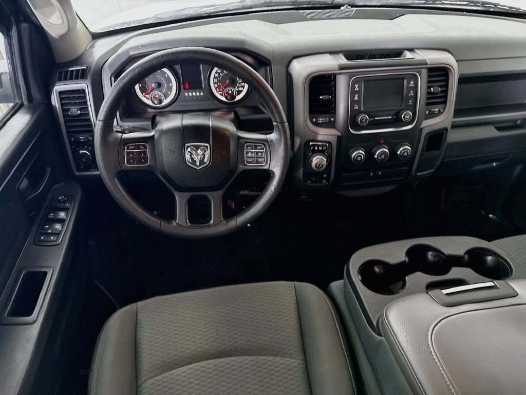 Used 2017 RAM 1500 Express w/ Express Value Package AWD/4WD image 3