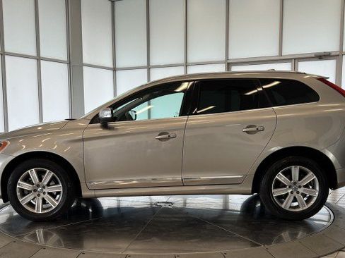 Used 2016 Volvo XC60 T6 w/ Proximity Package AWD/4WD image 4