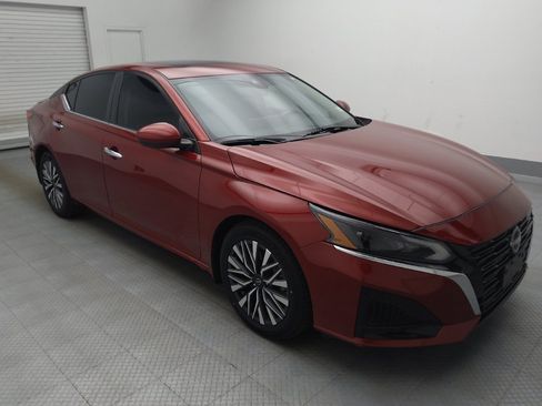 Used 2024 Nissan Altima 2.5 SV w/ SV Premium Package FWD image 13