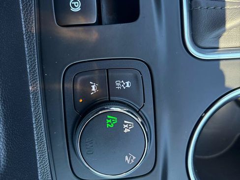 Used 2021 Chevrolet Traverse RS w/ LPO, Floor Liner Package AWD/4WD image 12