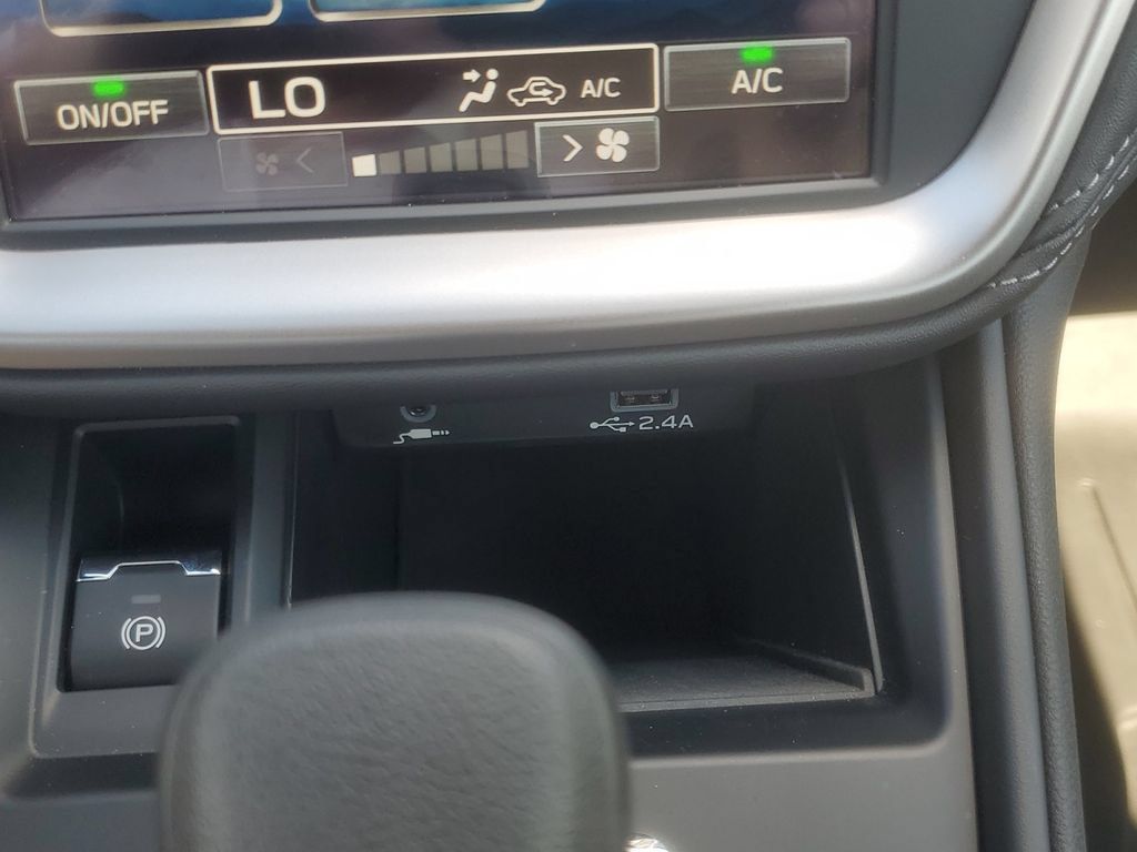 Used 2025 Subaru Outback AWD/4WD image 29