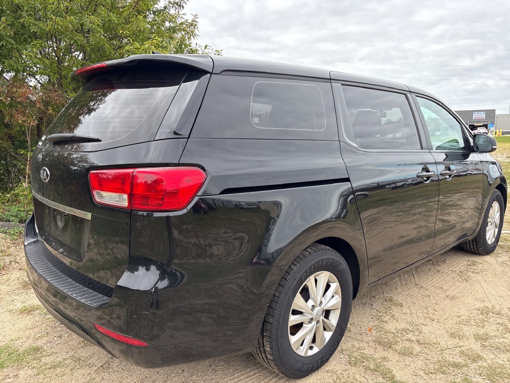 Used 2018 Kia Sedona L FWD image 13