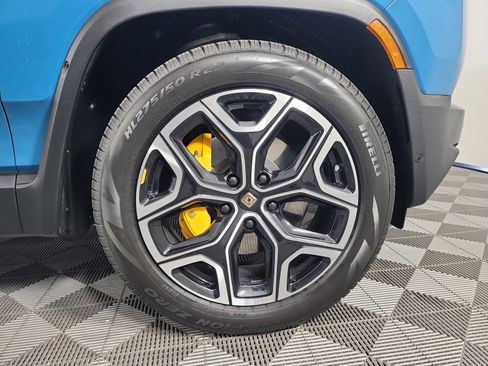 Used 2023 Rivian R1S Adventure image 11