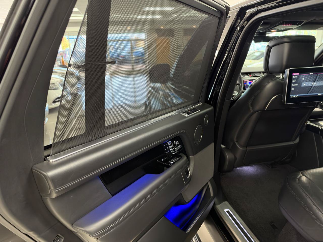 Used 2019 Land Rover Range Rover Long Wheelbase Autobiography AWD/4WD image 11