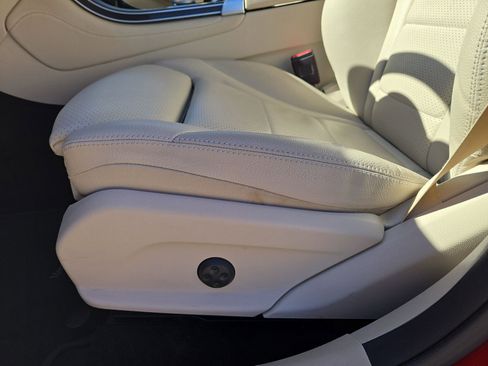 Used 2019 Mercedes-Benz GLC 350e 4MATIC image 17