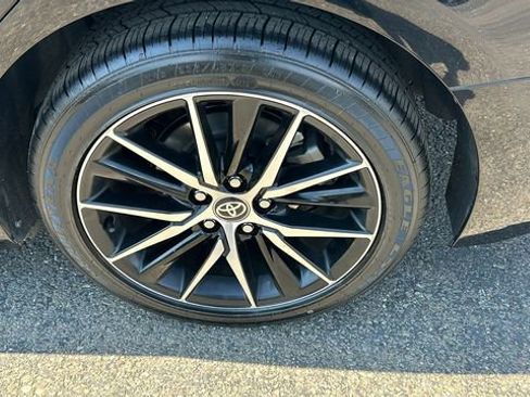 Used 2022 Toyota Camry SE FWD image 6
