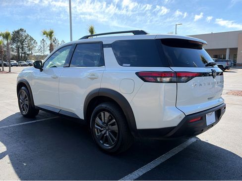 Certified 2024 Nissan Pathfinder SV image 27