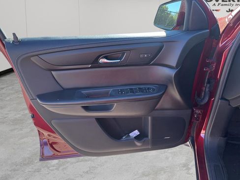 Used 2017 Chevrolet Traverse LT image 25