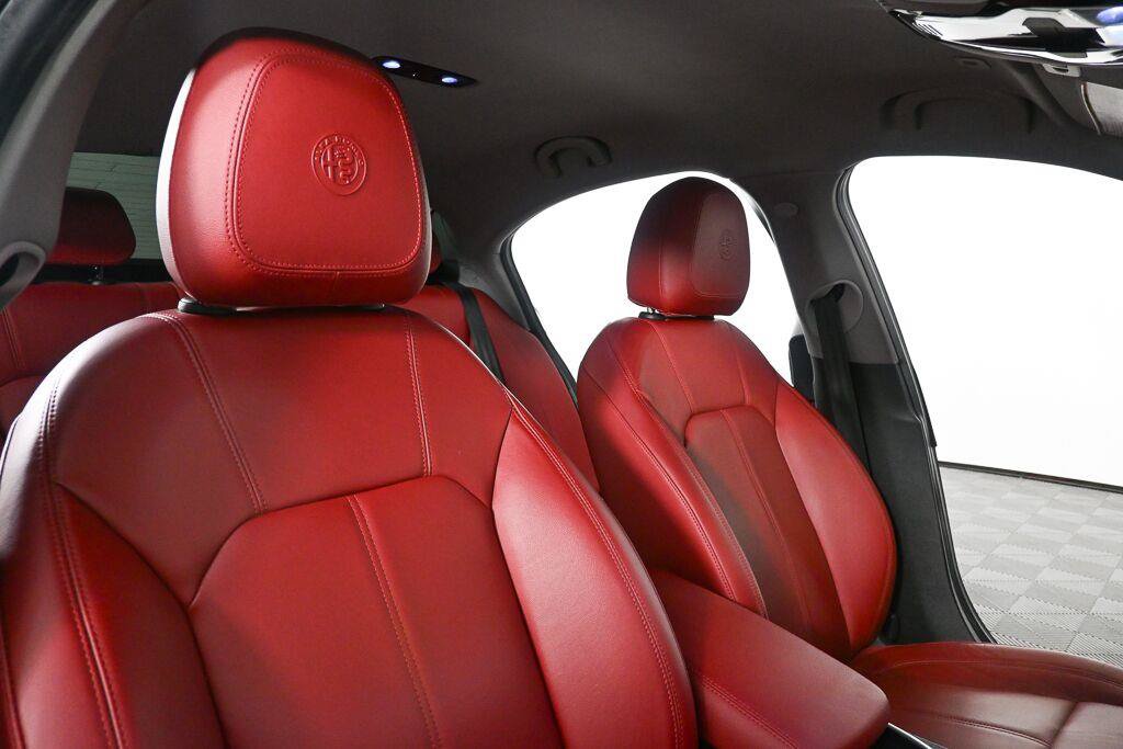 Used 2020 Alfa Romeo Giulia w/ Nero Edizione RWD image 20