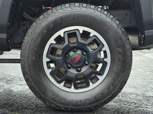 Used 2024 Toyota Tacoma TRD Off-Road image 30