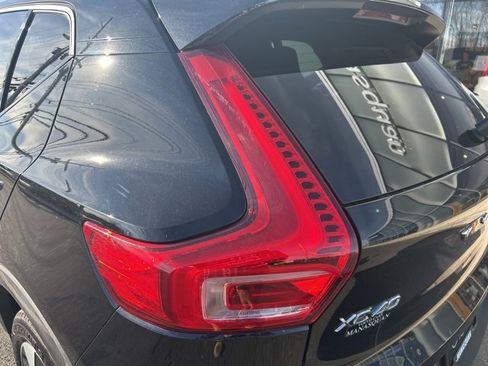 Certified 2025 Volvo XC40 B5 Plus image 10