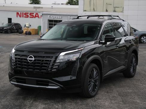 Certified 2026 Nissan Pathfinder SL w/ SL Premium Package AWD/4WD image 6