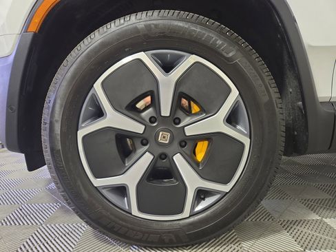 Used 2024 Rivian R1S Adventure AWD/4WD image 9